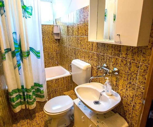 In Starigrad-paklenica 6877 Apartamento *