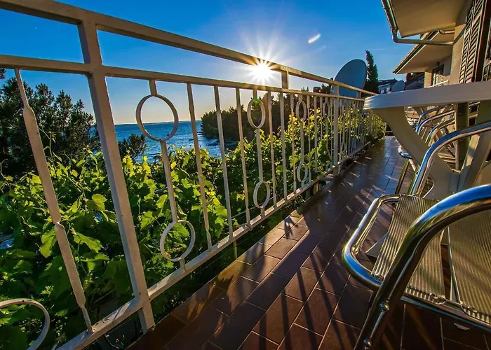 In Starigrad-paklenica 6877 Апартаменты