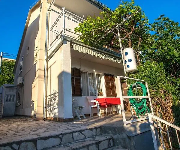 Apartamento In Starigrad-paklenica 6877 *
