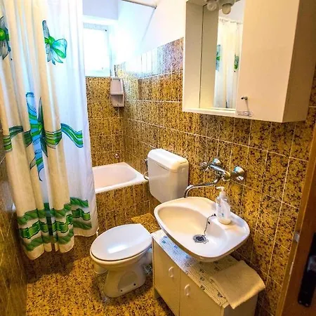 In Starigrad-paklenica 6877 Apartment *