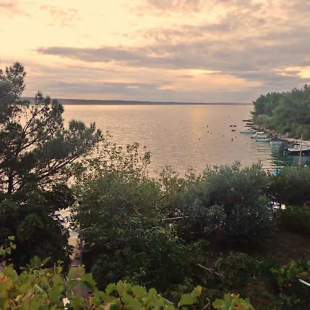 In Starigrad-paklenica 6877 Apartamento *