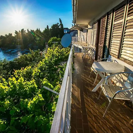 In Starigrad-paklenica 6877 Apartamento