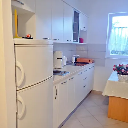 Apartamento In Starigrad-paklenica 6877 *