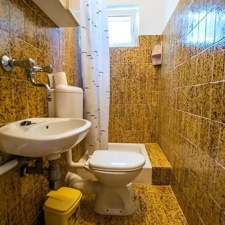 In Starigrad-paklenica 6877